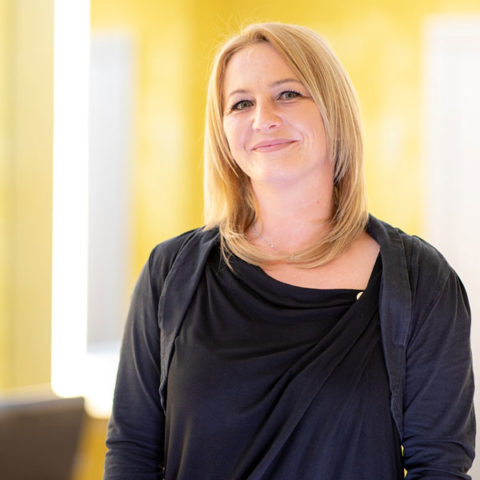 Tanja Bäz, Friseurmeisterin